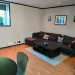 Romslig Pa Traeleborg I Apartman