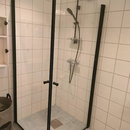 Romslig Pa Traeleborg I * テンスベル
