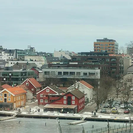 Lägenhet Romslig Pa Traeleborg I *