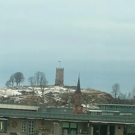 Lägenhet Romslig Pa Traeleborg I