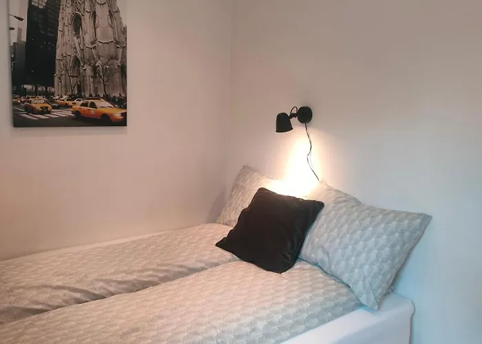 Romslig Pa Traeleborg I *